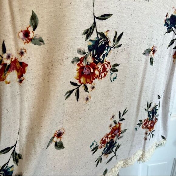 Rewind Floral Lace Top - Picture 8 of 9